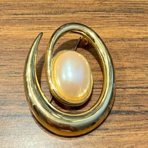 Vintage Monet Gold Tone and White Faux Pearl Swirled Pin Brooch Modernistic.